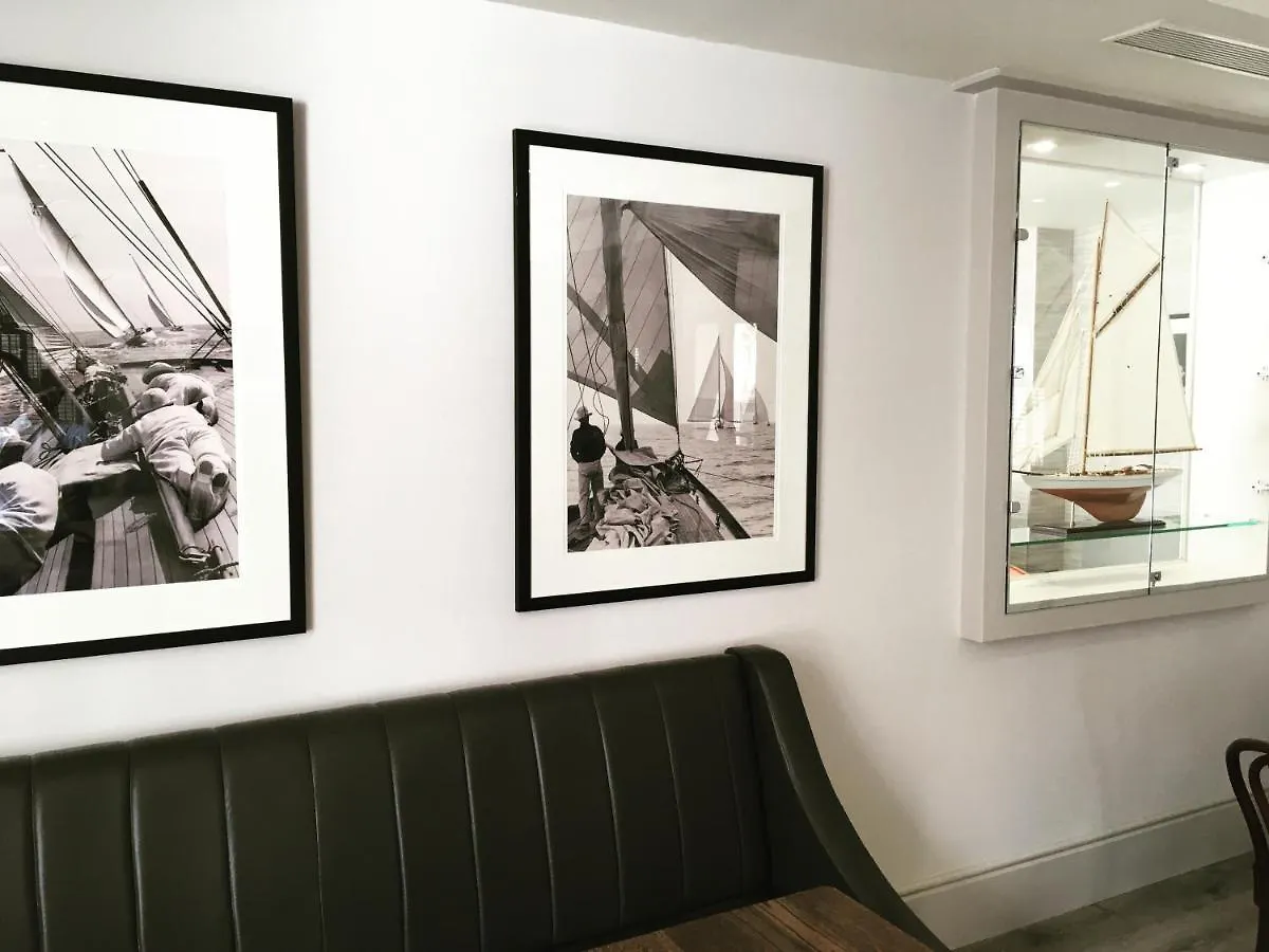 The Mariner, Westport Hotel
