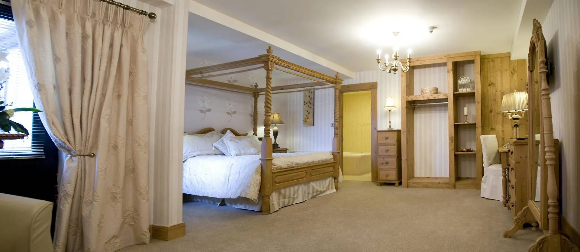 The Mariner, Westport Hotel